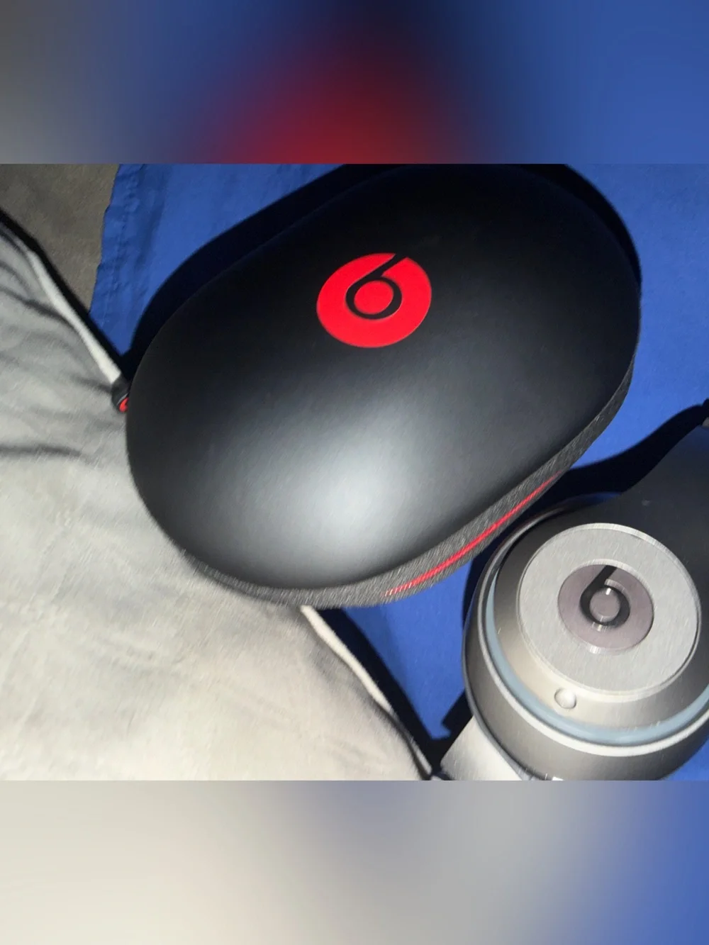 BEATS Wireless Over-Ear Headphones - Silver